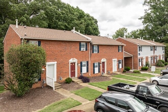 Lakeview Terrace Townhomes in Colonial Heights, VA - Foto de edificio - Building Photo