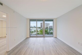 1500 Bay Rd, Unit N-0309 in Miami Beach, FL - Building Photo - Building Photo