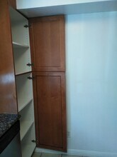 18600 Collins St in Tarzana, CA - Building Photo - Building Photo