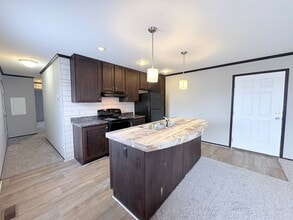 10694 State Rte 762 in Lockbourne, OH - Foto de edificio - Building Photo