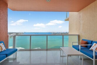 2650 Lake Shore Dr in West Palm Beach, FL - Foto de edificio - Building Photo