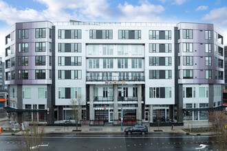 Porch + Park in Redmond, WA - Foto de edificio - Building Photo