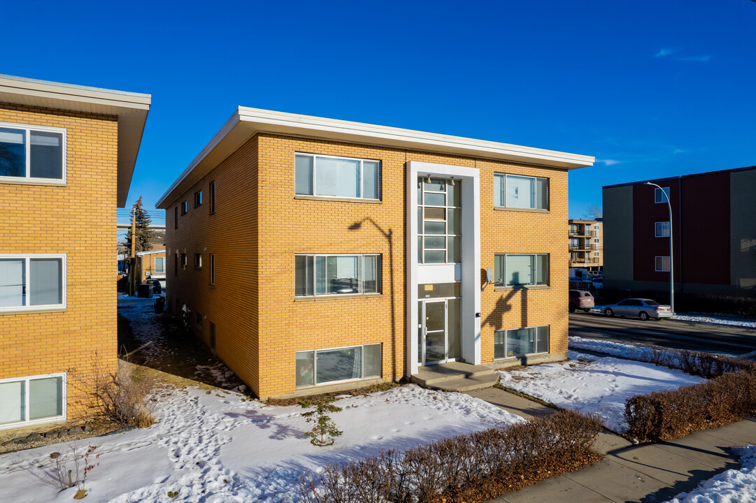 1904 12th Ave SW in Calgary, AB - Building Photo