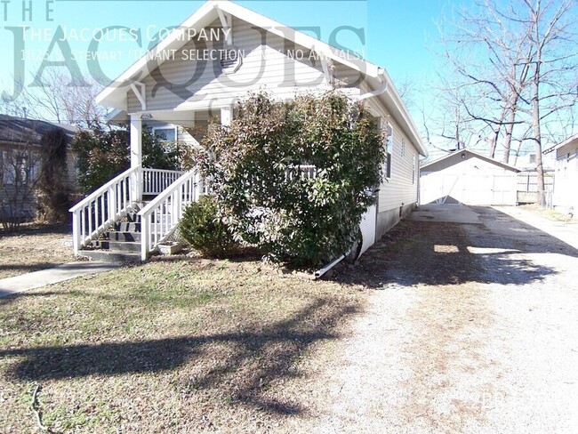 1025 S Stewart Ave in Springfield, MO - Building Photo - Building Photo