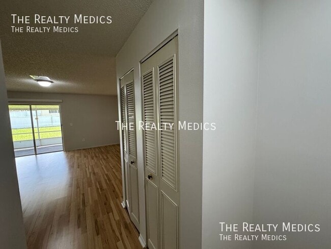 2144 E Parkton Dr in Deltona, FL - Building Photo - Building Photo