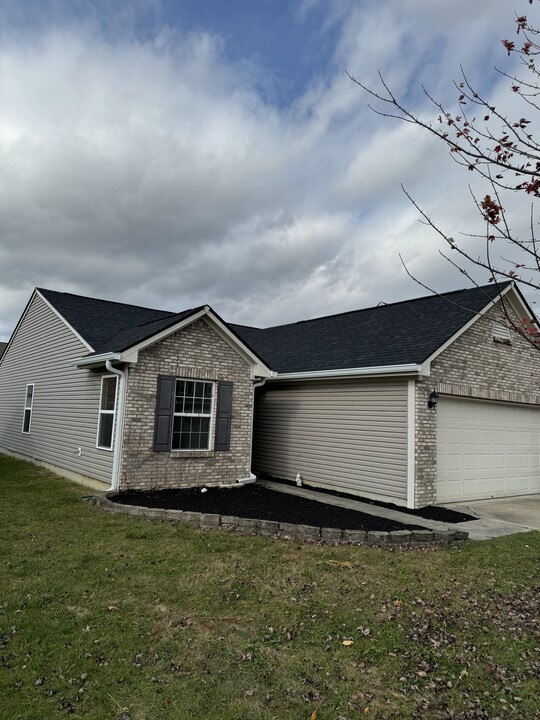 3194 Monterey Dr in Whiteland, IN - Building Photo