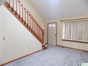 2733 Victoria Ln in Easton, PA - Building Photo - Building Photo