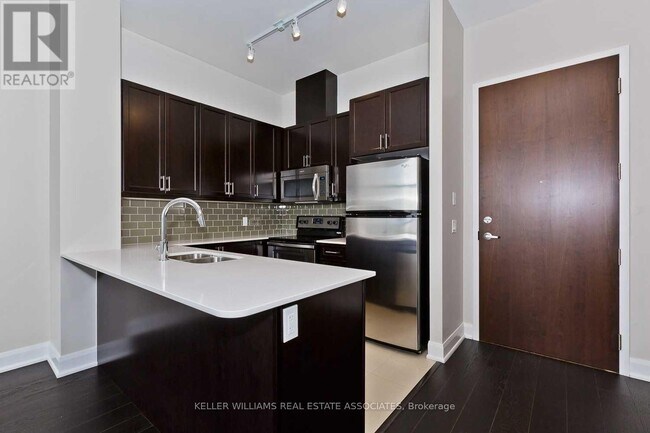 2480-2480 Prince Michael Drive in Oakville, ON - Building Photo - Building Photo