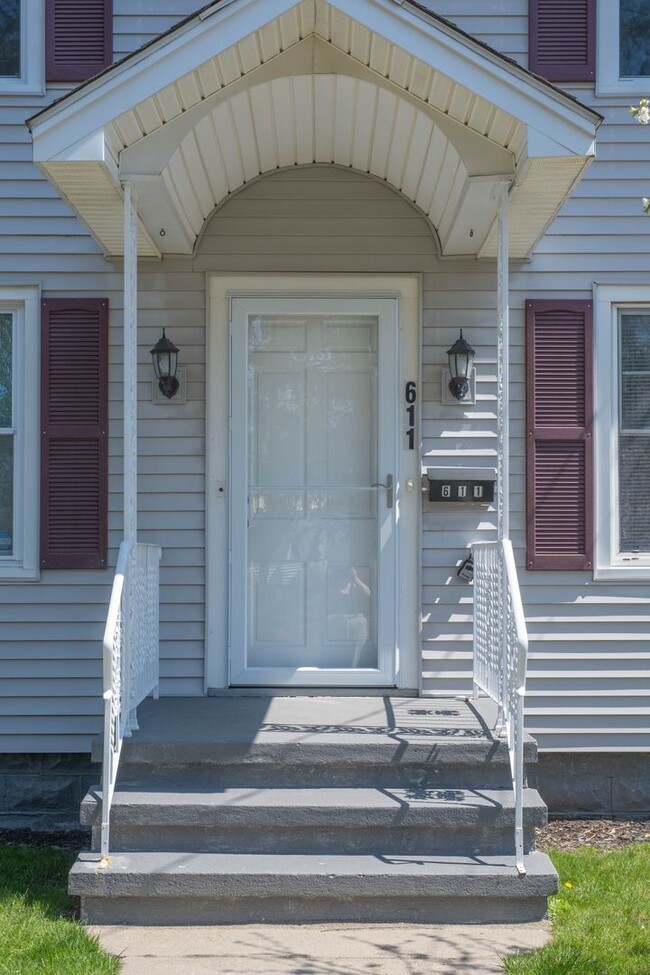 611 Cramer Ave in Rotterdam, NY - Building Photo - Building Photo