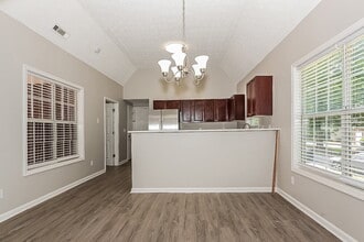 388 Jasmine Dr in Locust Grove, GA - Foto de edificio - Building Photo