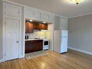 417 Shelden Ave, Unit #D in Houghton, MI - Building Photo - Building Photo