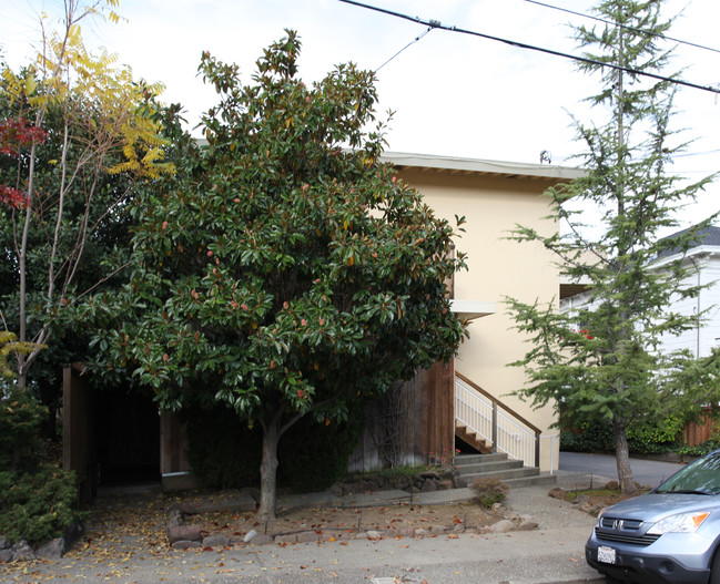 118 Ross St in San Rafael, CA - Building Photo - Building Photo