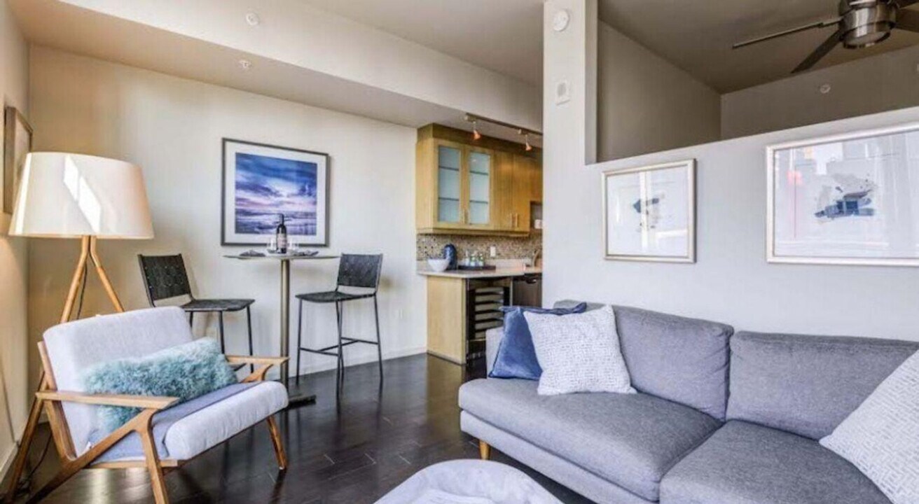 2101 6th Ave in Seattle, WA - Building Photo