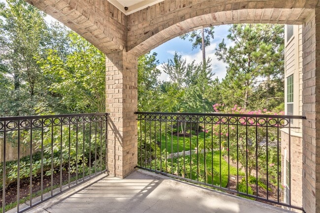 property at 6607 Lake Woodlands Dr