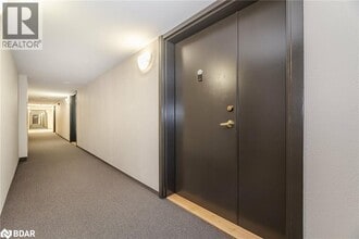 6720 Glen Erin Dr in Mississauga, ON - Building Photo - Building Photo