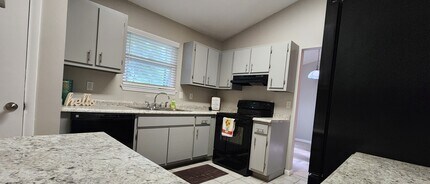 3002 NW 76th Terrace in Gainesville, FL - Building Photo - Building Photo