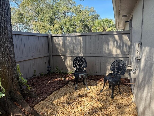 8608 Lake Isle Dr in Temple Terrace, FL - Building Photo - Building Photo