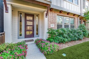 1053 Manacor Ln in Dallas, TX - Building Photo