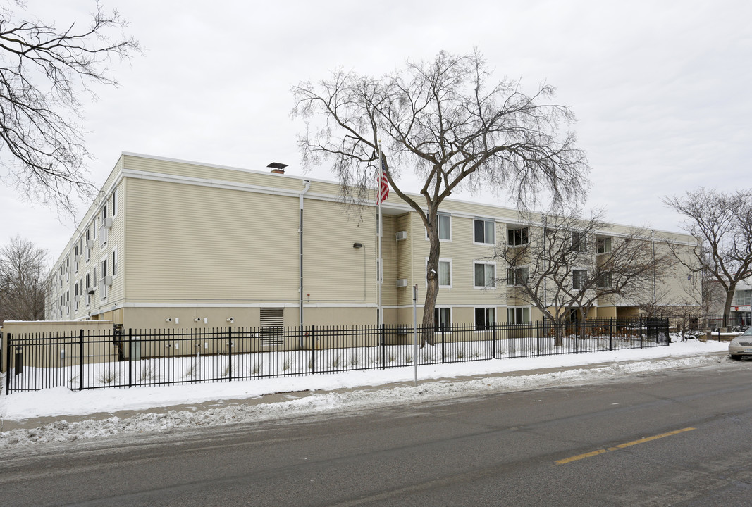 Village at Franklin Station in Minneapolis, MN - Foto de edificio