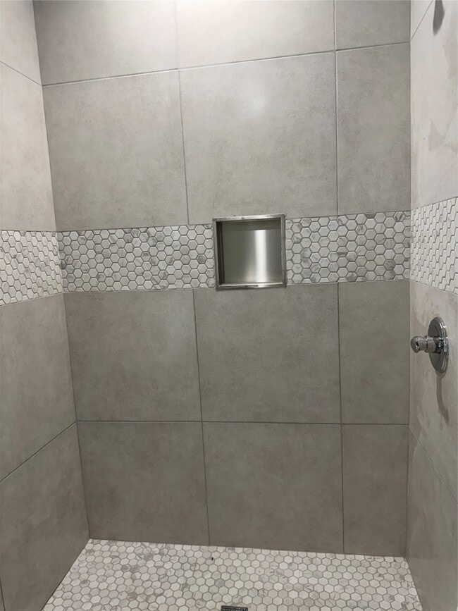property at 4323 Continental Dr