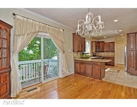 368 Boylston St-Unit -Unit B in Newton, MA - Building Photo - Building Photo