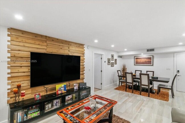 property at 2820 Riverside Dr