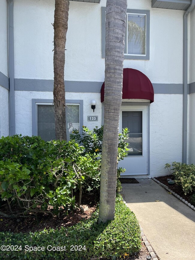 123 Seaport Blvd in Cape Canaveral, FL - Foto de edificio - Building Photo