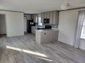 240 Cambridge Dr in Dimondale, MI - Building Photo - Building Photo