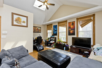 1016 W Fry St, Unit #2 in Chicago, IL - Building Photo - Building Photo