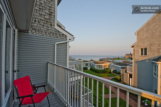 22 Oceanside Pl in Narragansett, RI - Foto de edificio - Building Photo