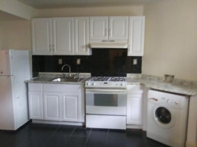 4001 Marlboro Plz NW, Unit 2 in Washington, DC - Building Photo - Building Photo