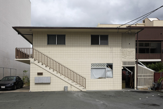 1270 Young St in Honolulu, HI - Foto de edificio - Building Photo