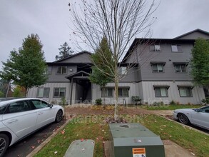 Hawthorne Place in Salem, OR - Building Photo - Building Photo