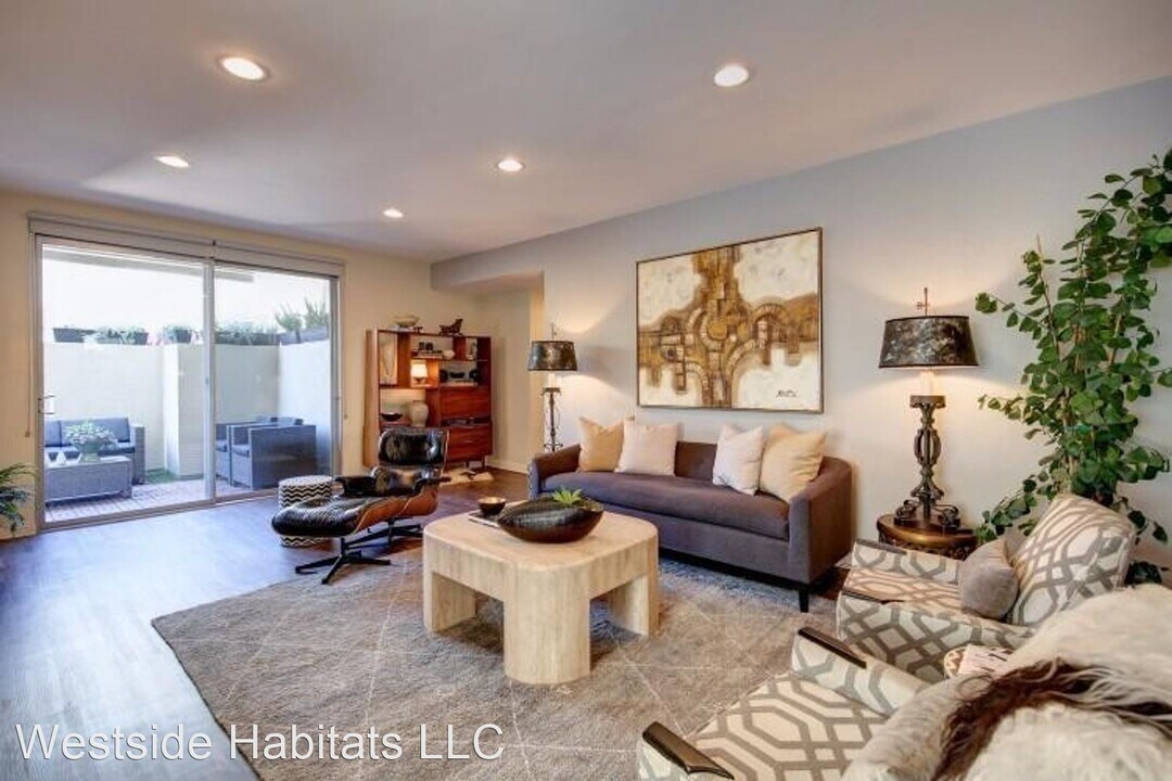 1865 N Fuller Ave in Los Angeles, CA - Building Photo