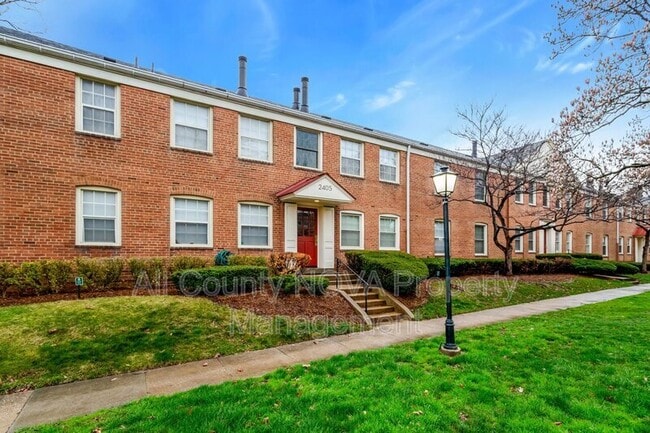 property at 2405 Arlington Blvd