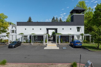 Hunters Run in Beaverton, OR - Building Photo - Building Photo