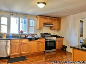 26 Greylock Rd in Boston, MA - Foto de edificio - Building Photo