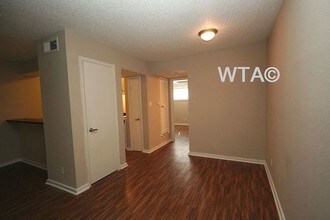 1230 E 38th 1/2 St in Austin, TX - Building Photo - Building Photo