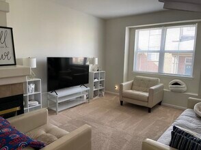 1040 N Claremont Dr in Palatine, IL - Building Photo - Building Photo