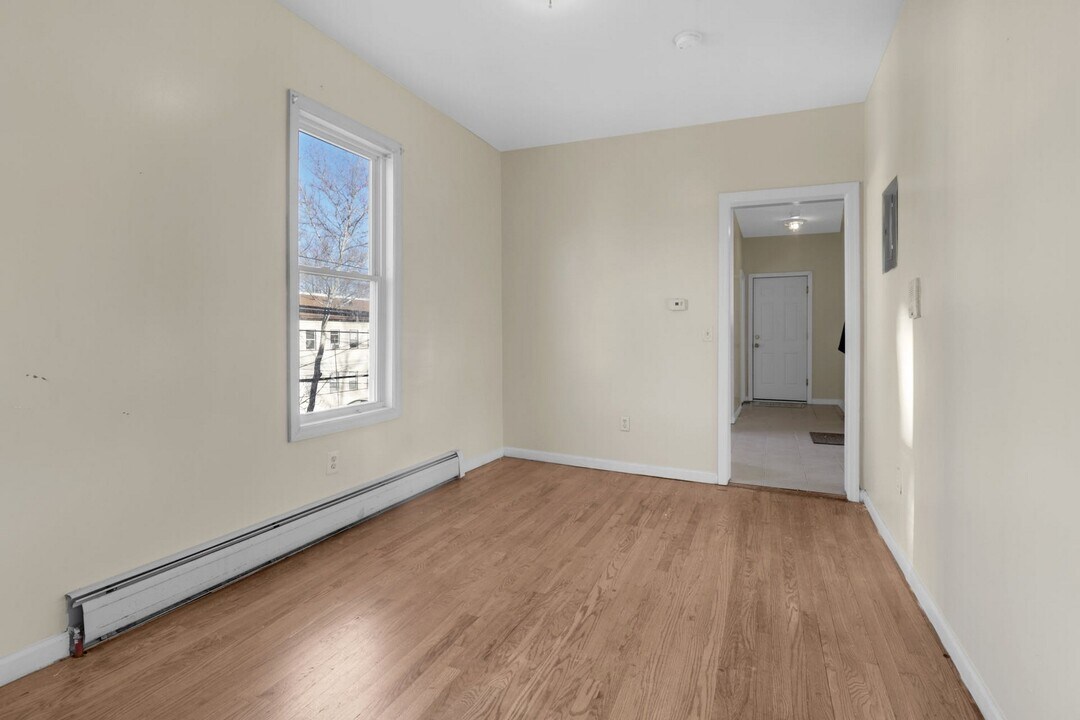 284 Watchung Ave in Orange, NJ - Building Photo