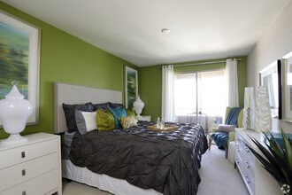 5945 Linda Vista Rd in San Diego, CA - Building Photo - Building Photo