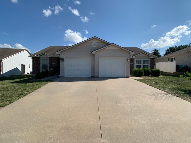 1711 Jo Ann Dr in Raymore, MO - Building Photo - Building Photo