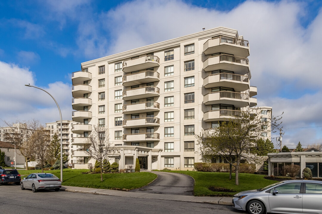 999 White St in Montréal, QC - Building Photo