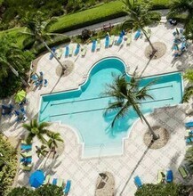 9890 Perfect Dr in Port St. Lucie, FL - Foto de edificio - Building Photo