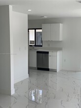 210 SW 3rd St-Unit -0 in Florida City, FL - Building Photo - Building Photo
