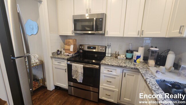 105 Strathmore Rd in Boston, MA - Foto de edificio - Building Photo