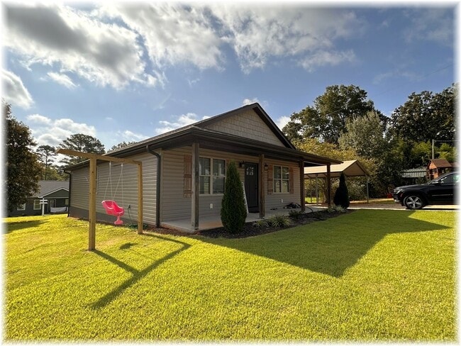 300 Cottage Hl Ct in Seneca, SC - Foto de edificio - Building Photo