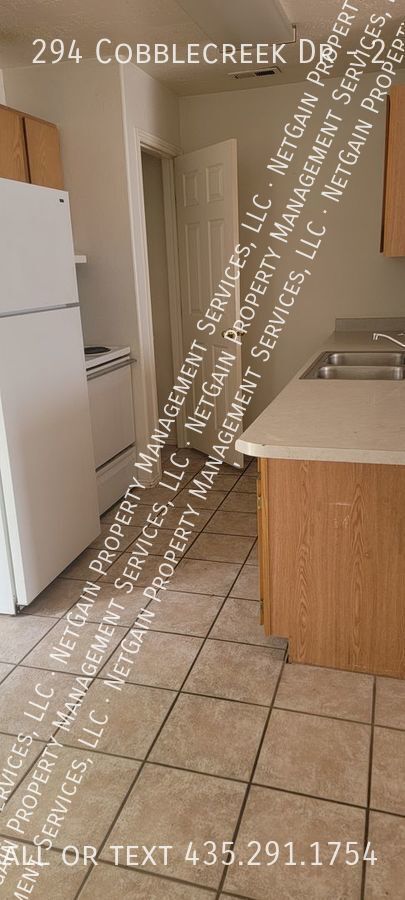 294 E Cobblecreek Dr-Unit -2 in Cedar City, UT - Building Photo - Building Photo