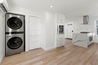 14 Quirk Ct, Unit 1 in Newton, MA - Building Photo - Building Photo