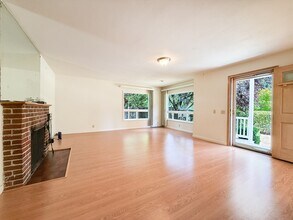 15701 Stone Ave N in Shoreline, WA - Building Photo - Building Photo